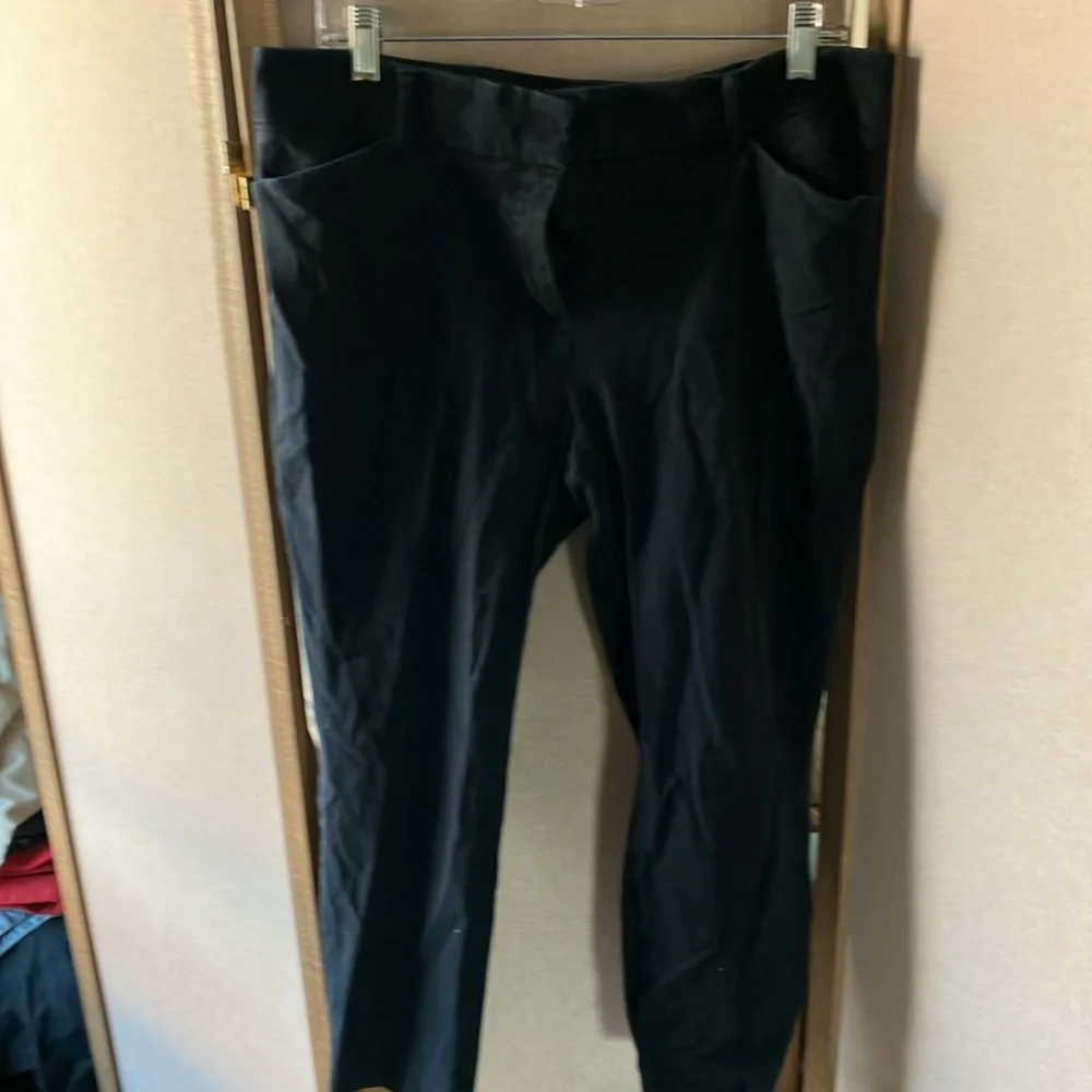 FINAL MARKDOWN New York & Company Dark Stretch jeans 14